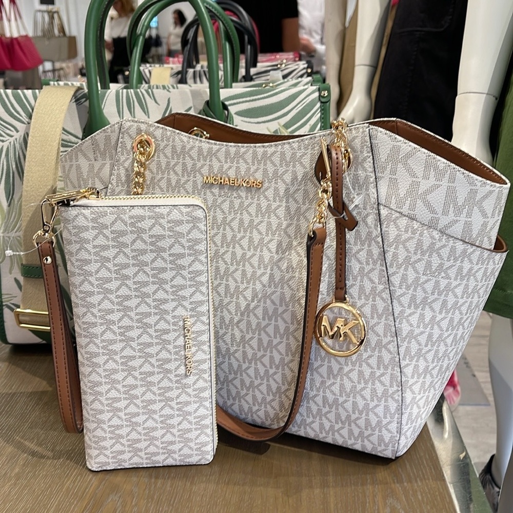 MICHAEL KORS
Jet Set Lg Shoulder Bag & JST Lg Travel CONTINENTAL wallet-wristlt